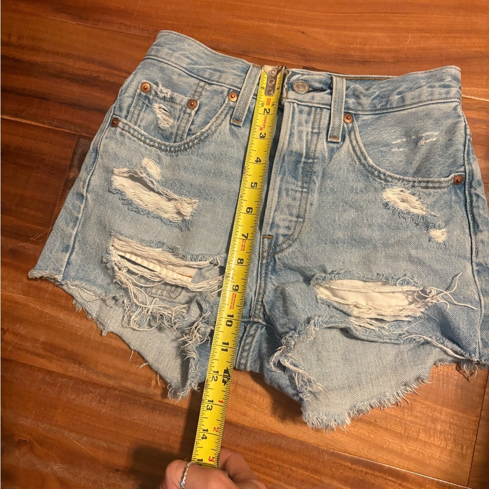 Levi’s 501 High Rise Distressed Denim Cutoff Shorts W24‎ (0879) - Picture 3 of 6